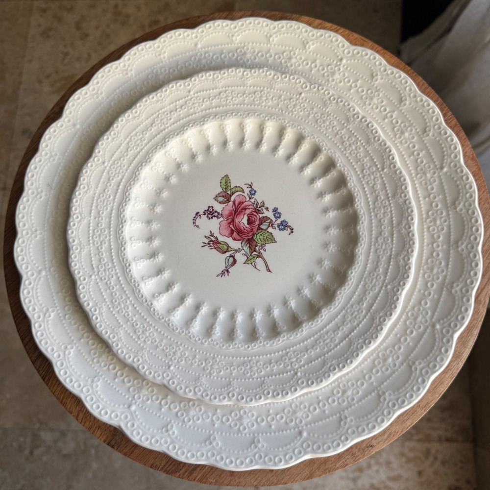 Spode Billingsley Rose Set of 2 Plates Floral Embossed Scalloped Dinner Salad